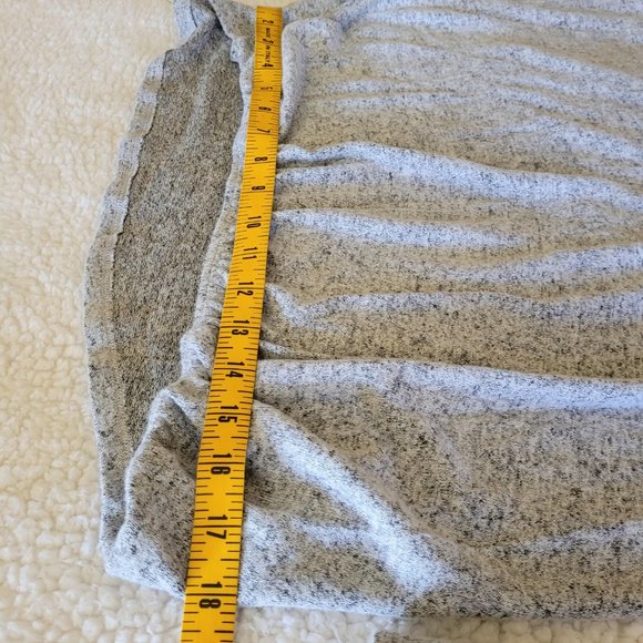 NWT Green Envelope Los Angeles Gray Sweater M - Picture 8 of 9